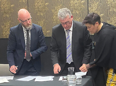 Making the partnership official - From left: Andrew Swanson-Dobbs (Ceo Wellsouth Primary Health Network); Terry Nicholas (Hokonui Rūnanga Health and Social Services Trust); Mata Cherrington (CEO Awarua Whānau Services). Photo: Amanda Webster