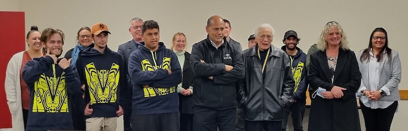 Group photo of tauira, staff, Minister Willie Jackson, Dr Liz Craig, and Te Puni Kōkiri colleagues.