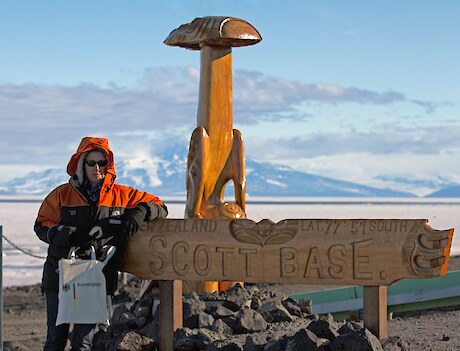 The Pouwhenua at Scott Base was carved by Ngāi Tahu master carver Fayne Robinson.