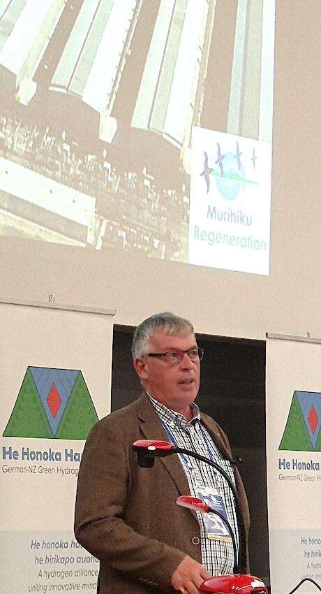 Upoko Terry Nicholas presenting at the Inaugural New Zealand Hydrogen Symposium.