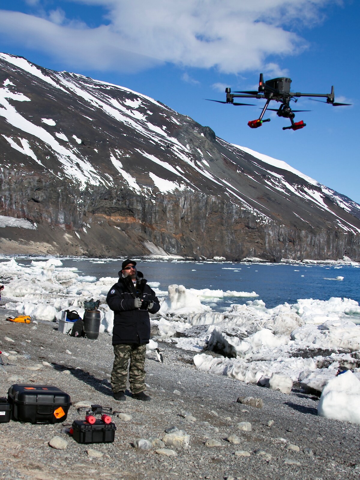 Our drone pilot Colin flying his Matrice 300 RTK. © Dr Regina Eisert.