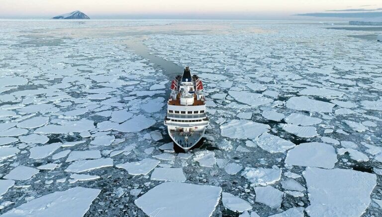 The Heritage Adventurer heading south into the Ross Sea. Photograph: Colin Aitcheson.