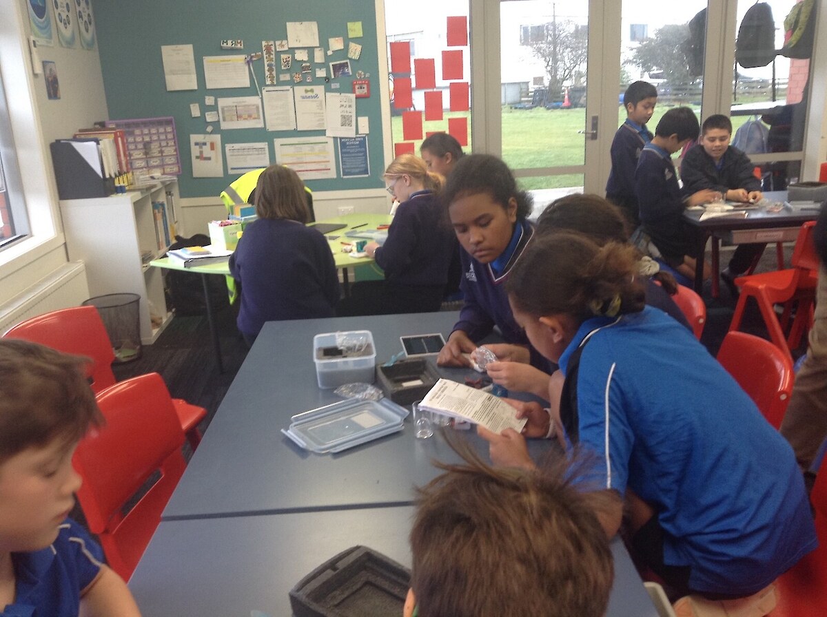 Assembling Hydrogen Kits at the 7th Day Adventist School, Invercargill.
