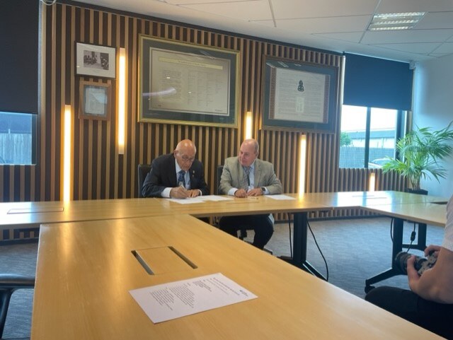 Ta Tipene O’’Regan Upoko o Awarua Rūnaka and John Morgan, CEO of NIWA sign the MoU on 9 November, 2023.
